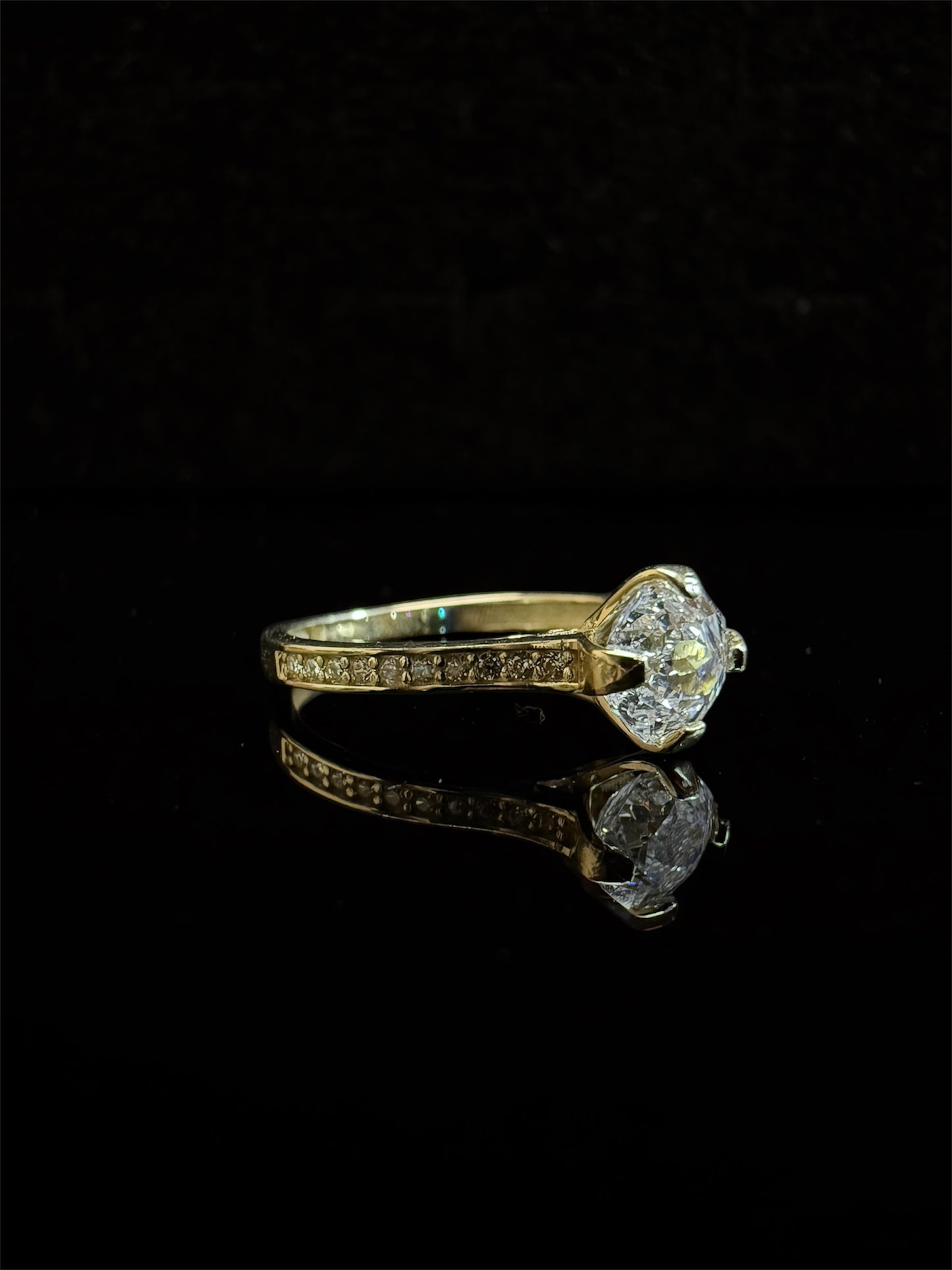 14K Gold Diamond Engagement Ring – Classic & Elegant Design
